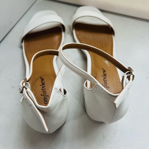 White Faux Leather Block Heel Sandals - size 7 - Picture 3 of 7